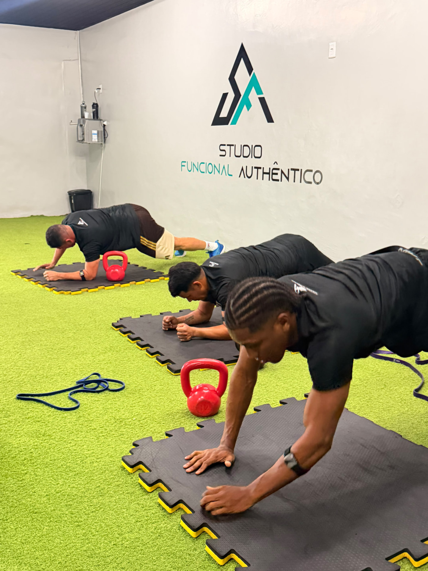 Alunos treinando juntos no Studio Authêntico